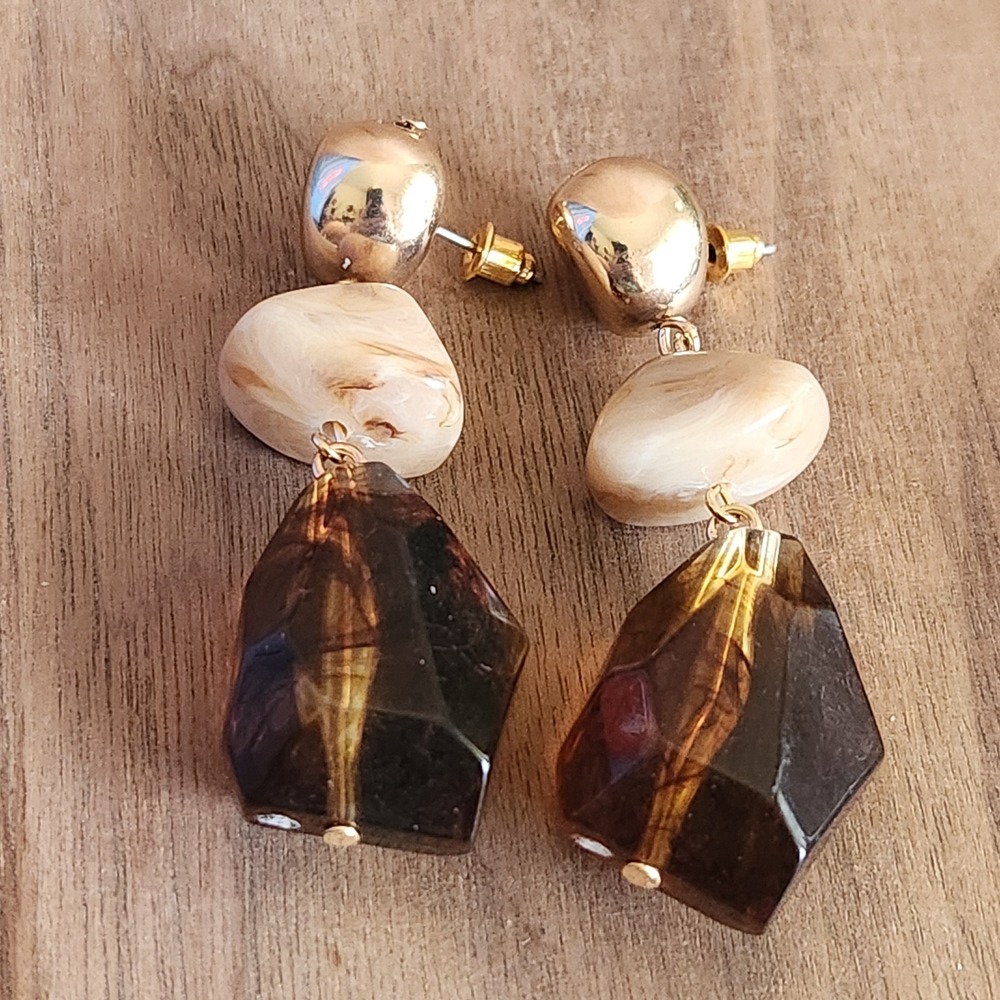 Gold Tone Marbled Cream and Faceted Amber Resin Geometric Drop Earrings 2.25"